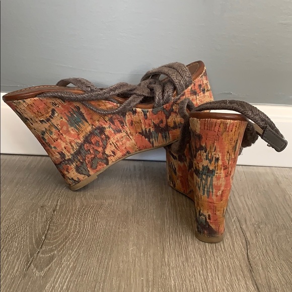 Aztec Wedges - Picture 5 of 5